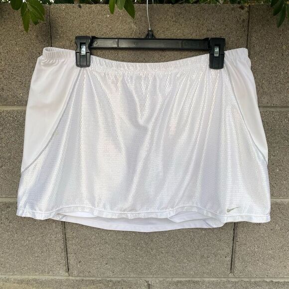 Nike Dresses & Skirts - Nike Sphere Dry White Skort Mini Skirt Built-in Shorts Women’s XL 16-18 Tennis P